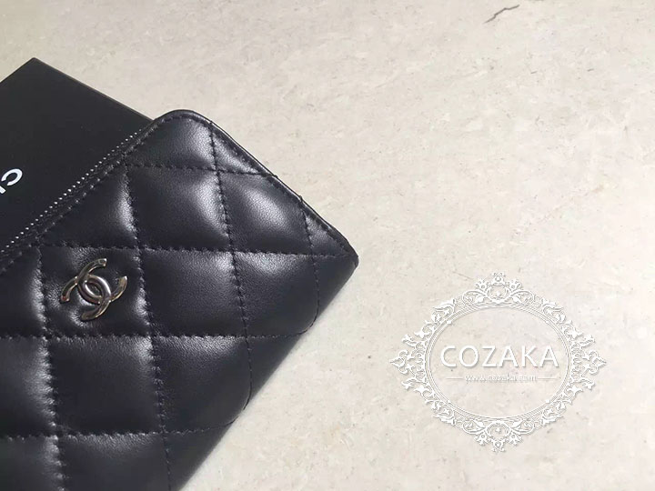 シャネルラムスキンの高級感抜群のお釣りポーチ 海外通販 CHANEL 財布