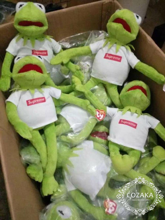 kermit supreme カエルのヌイグルミ