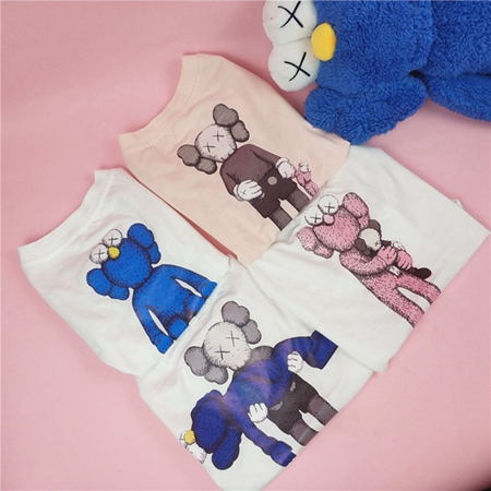 KAWS 犬Tシャツ オシャレ