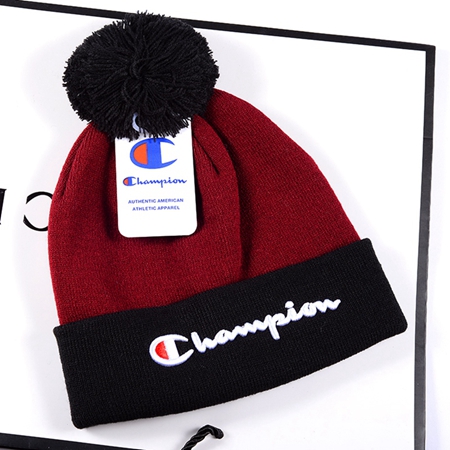 Champion 毛玉配色的ニットキャップ