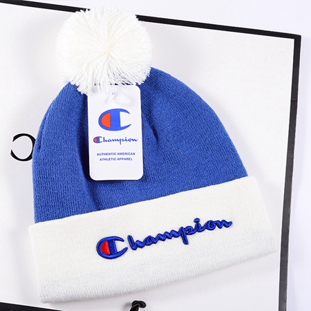 Champion 毛玉配色的ニットキャップ