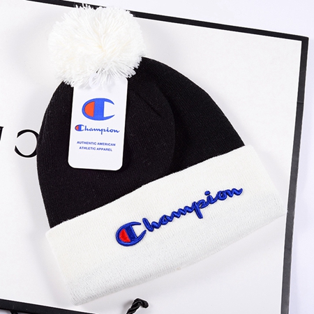 Champion 毛玉配色的ニットキャップ