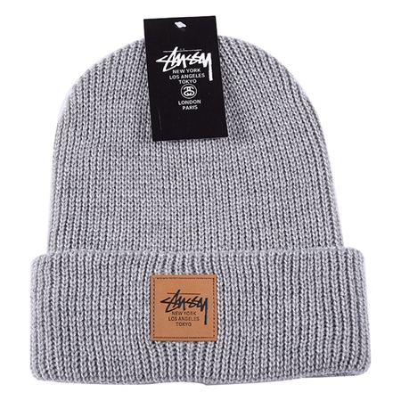 Stussy ブランド柄ボックスロゴ付きニットキャップ