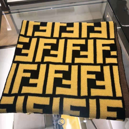 Fendi スカーフ レディース