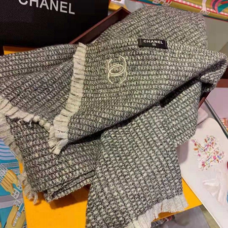 Chanel CCマーク刺繍ニットスカーフ