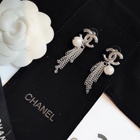Chanel ラインストーン 真珠ピアス