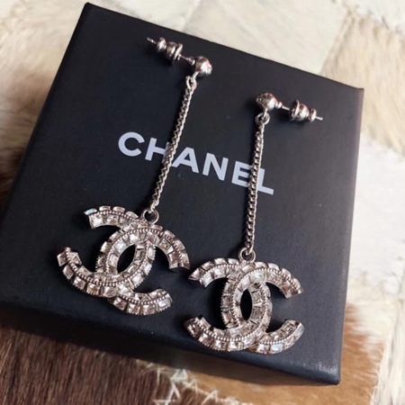 Chanel ラインストーンピアス