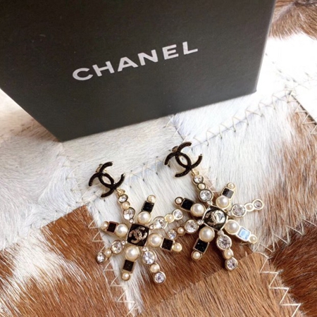Chanel ラインストーン付き 真珠ピアス