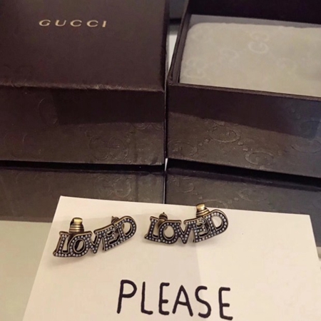 Gucci LOVED英字デザインピアス