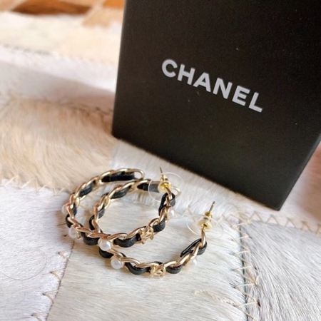 Chanel  織り円形真珠付きピアス