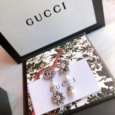 Gucci GGマーク 花柄ピアス