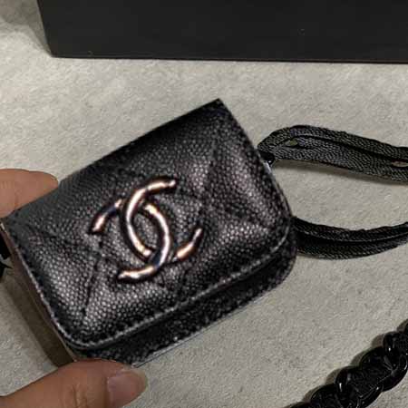 ハイブランド シャネル チェーン付き Airpodsproケース 白黒 Chanel 花柄 エアーポッズケース 欧米風 ロゴ付き Airpodsケース 肩掛け イヤホン カバー 高級感 21春夏新作 オシャレ 送料無料