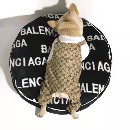 フェンディ猫と犬 ロゴ付き ブランド風