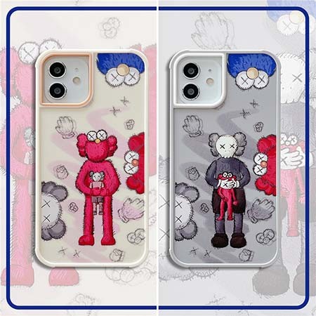 ブランドカバーiphone13kaws