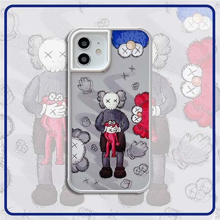 ブランドカバーiphone13kaws