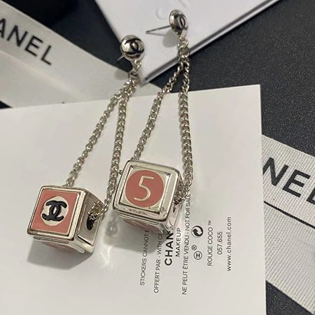 chanelイヤースタッド 芸能人愛用 海外販売