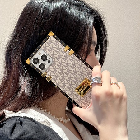 iphone17ブランド ケース アイフォン16プロmax マイケルコース風  透かし彫り