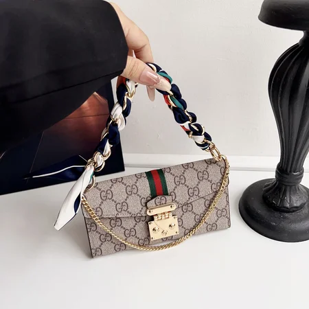 ブランド gucci アイフォーン 16 ケース 