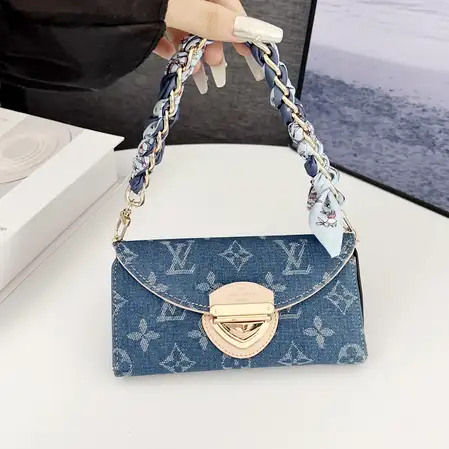 ハイブランド iphone17 ケース  ハート形