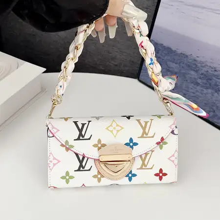 ハイブランド iphone17 ケース  ハート形