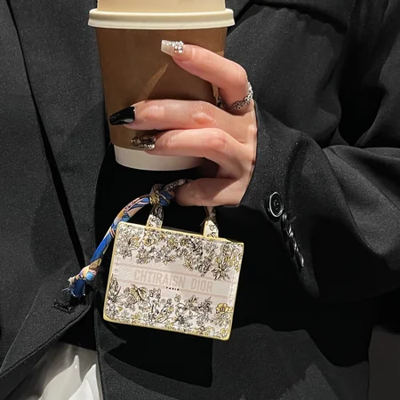 ディオール アイホン16e 収納ケース 