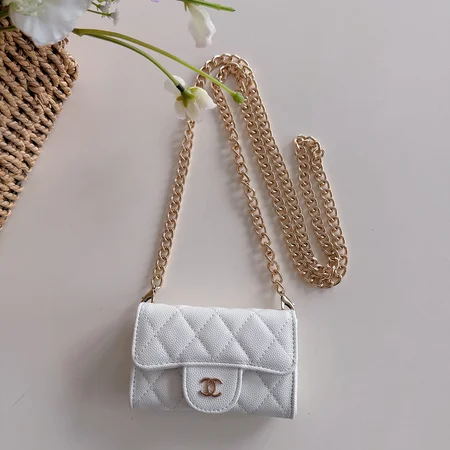 chanel シャネル アイフォン17プロ max ケース  女性