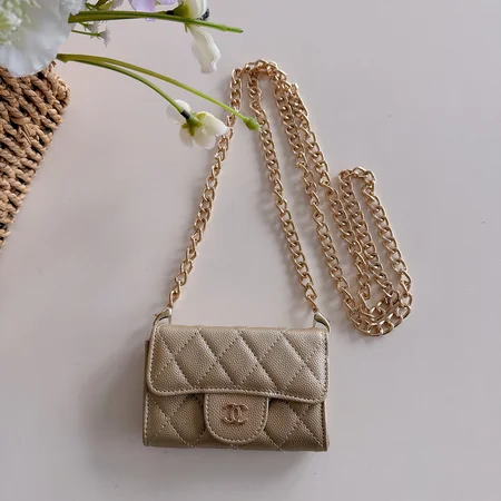 chanel シャネル アイフォン17プロ max ケース  女性