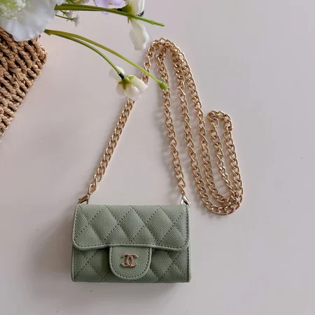 chanel シャネル アイフォン17プロ max ケース  女性
