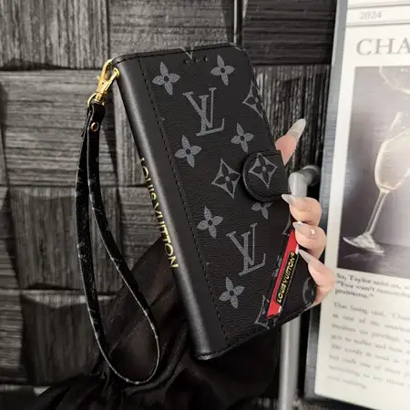 ブランド gucci グッチ アイホン17 ケース  サメの口