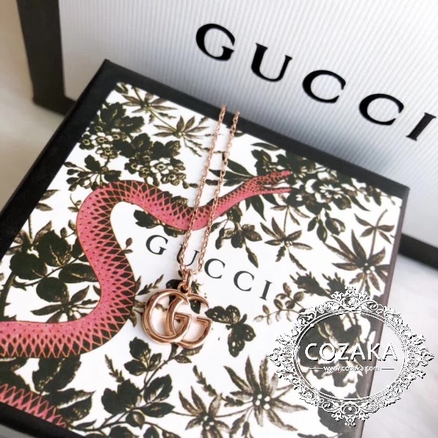 Gucci セーターチェーン エレガント 上品