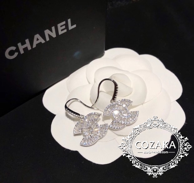 CHANEL ラインストーンピアス 太め