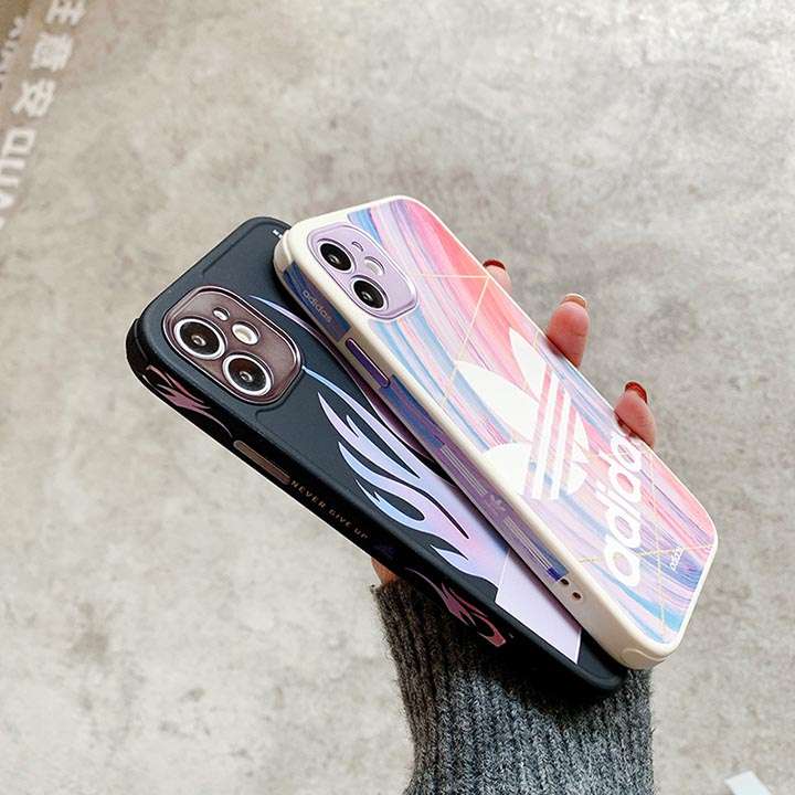 ブランド保護ケースiphone15 Adidas