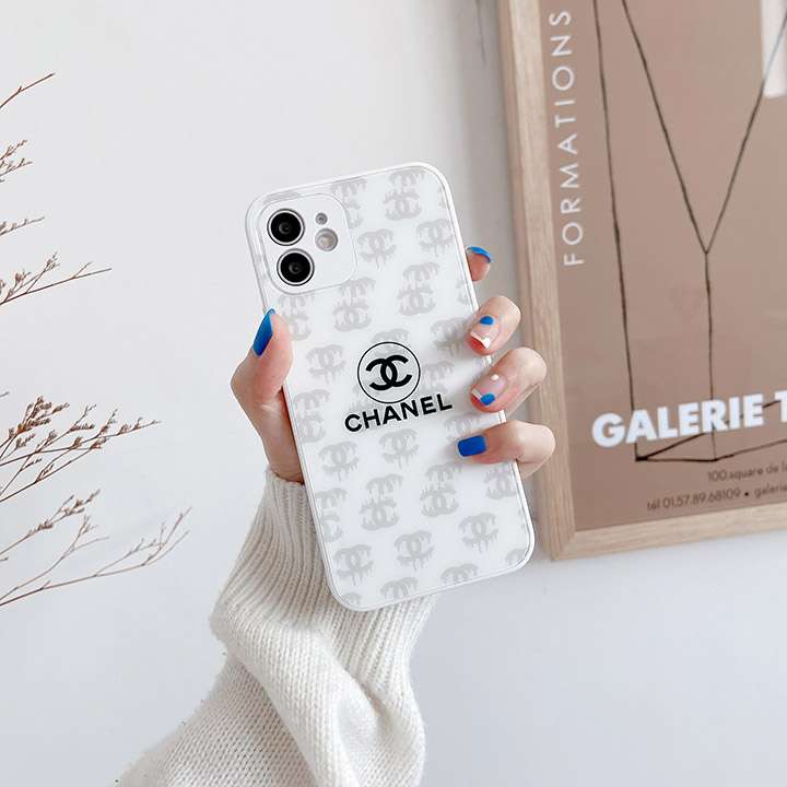 Chanelカバーアイフォン 13 mini/13Pro芸能人愛用