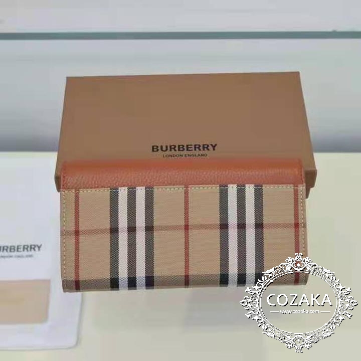 Burberry長財布 ファスナーポケット