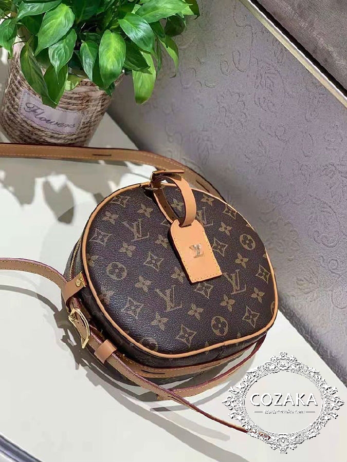 LV ショルダーバッグ ロゴ付き おしゃれ