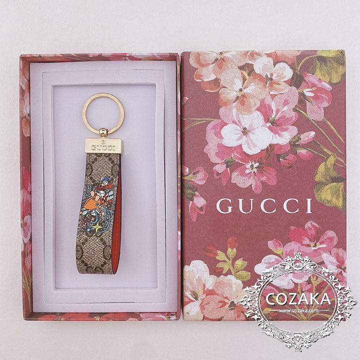 Gucci キーリング ロゴ付き おすすめ