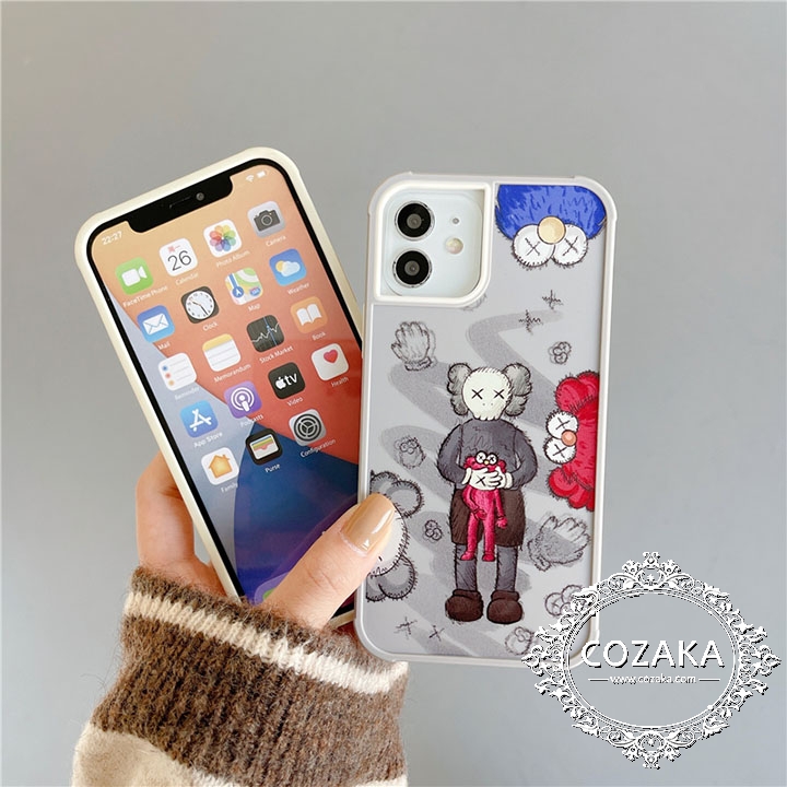 ブランドカバーiphone13kaws