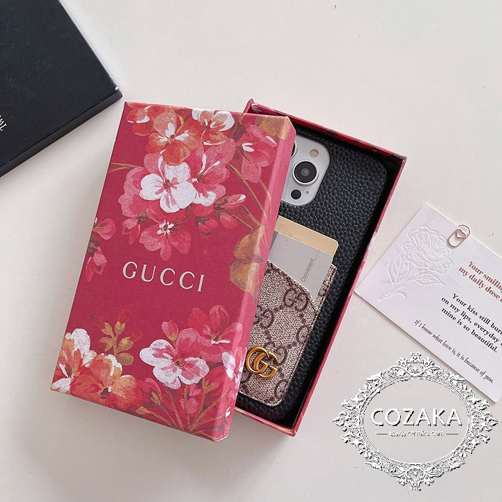 gucci iphone15ケース背面にカード入れ付き