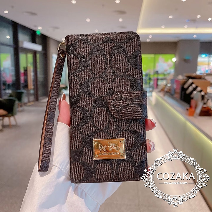 Coach iphone15ストラップ付きカバー