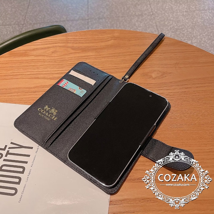 Coach iphone15ストラップ付きカバー