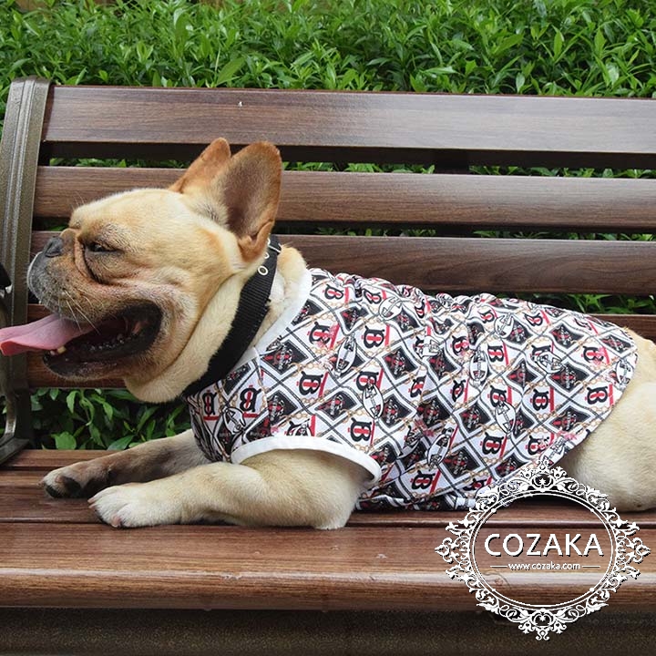 Burberry 犬の服