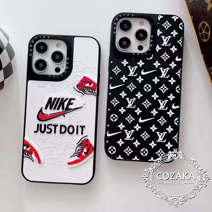 ナイキアイホン15シリコンスマホケース