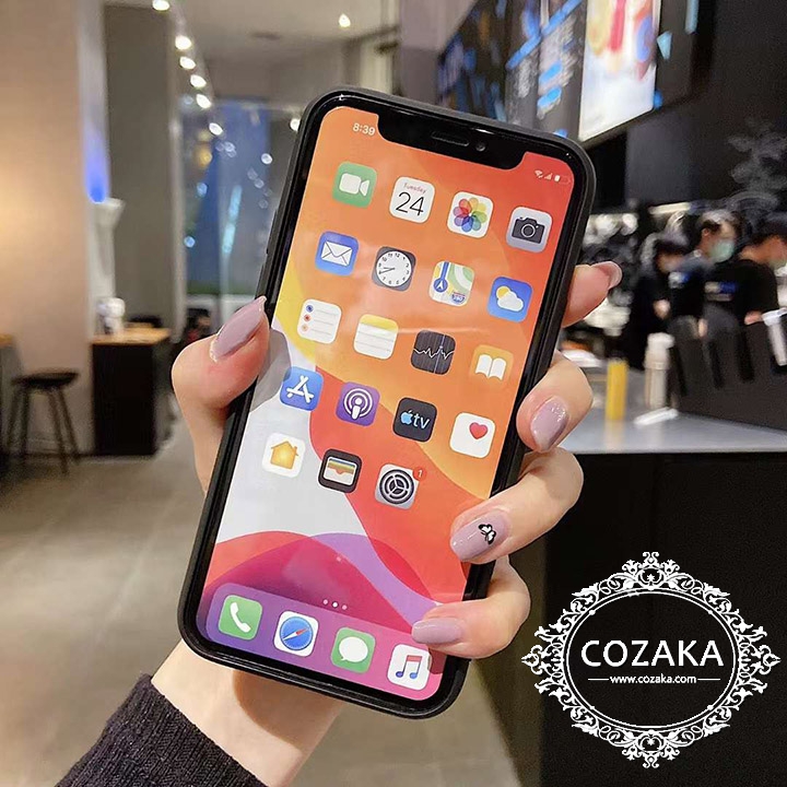 アニメ風 iphone15 plusケースゴヤール