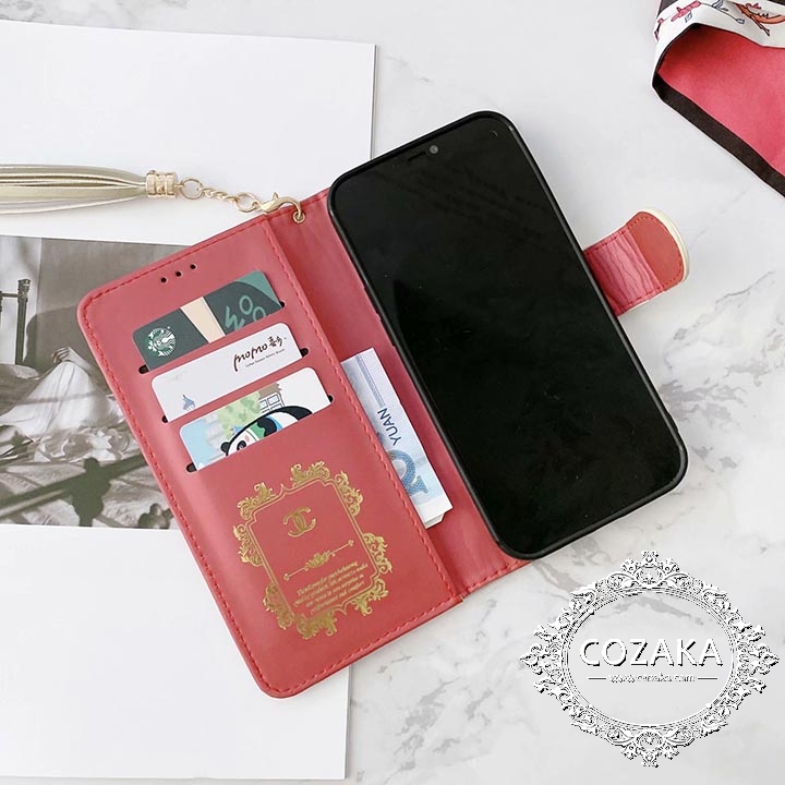 Chanel iphone15保護カバーストラップ