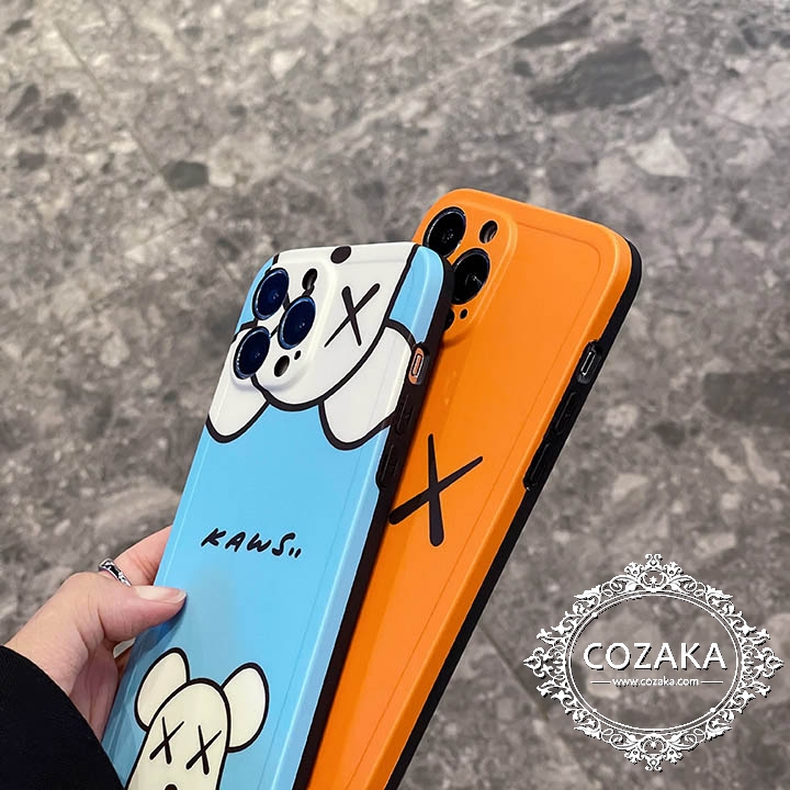 kaws iphone15 ケースサミストリート