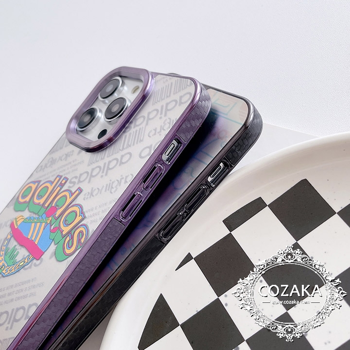 Adidas iphone15保護ケース流行り