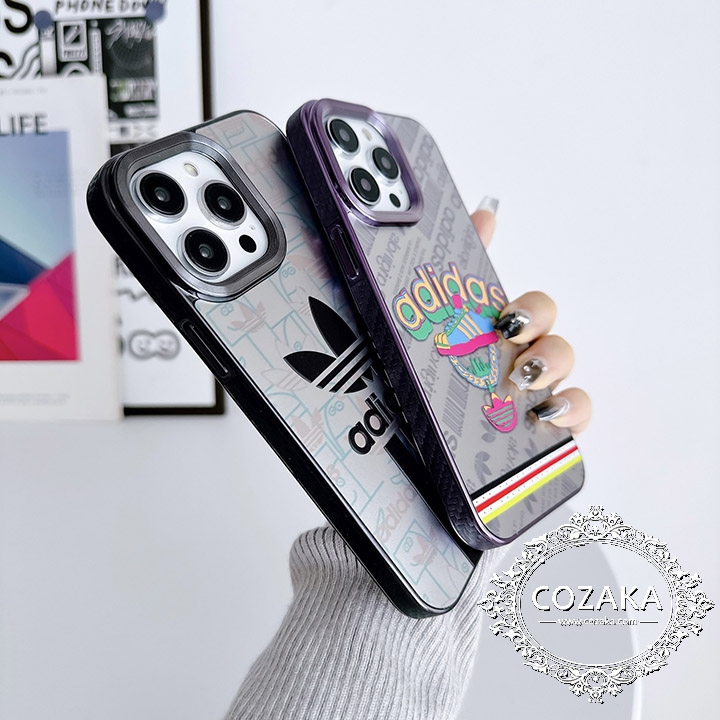 アディダスiphone15スマホケースシルバー
