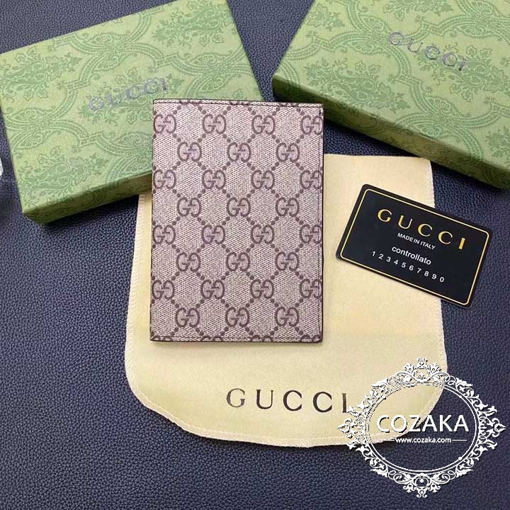  gucci パスポート収納 縦開き