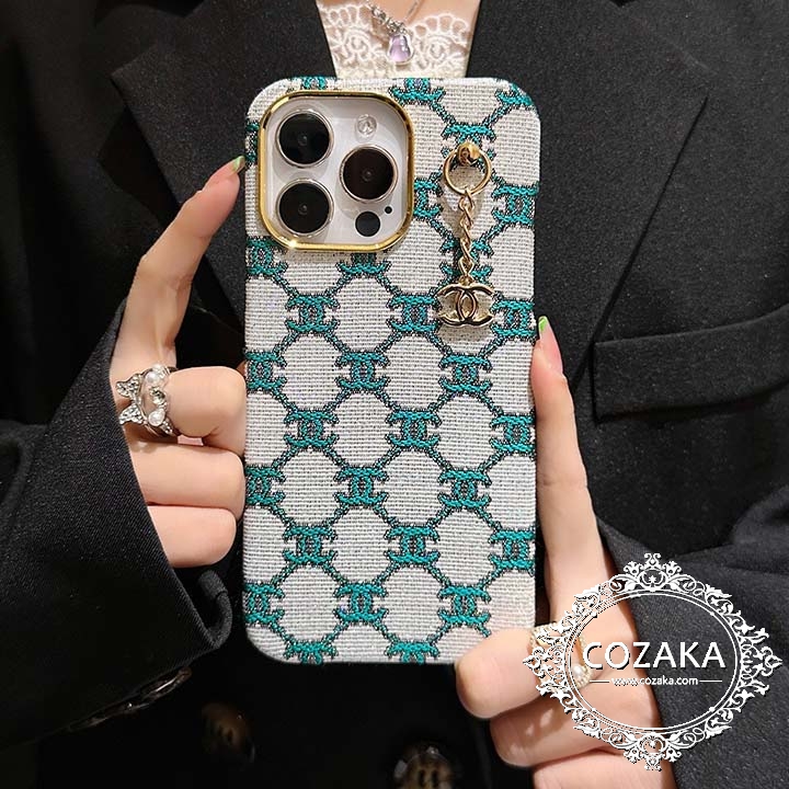 シャネル chanel アイフォン 15プロ携帯ケース ペンダント付き