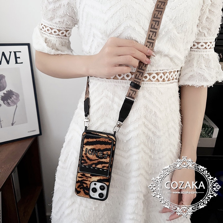アイフォーン 15 ケースfendi 革